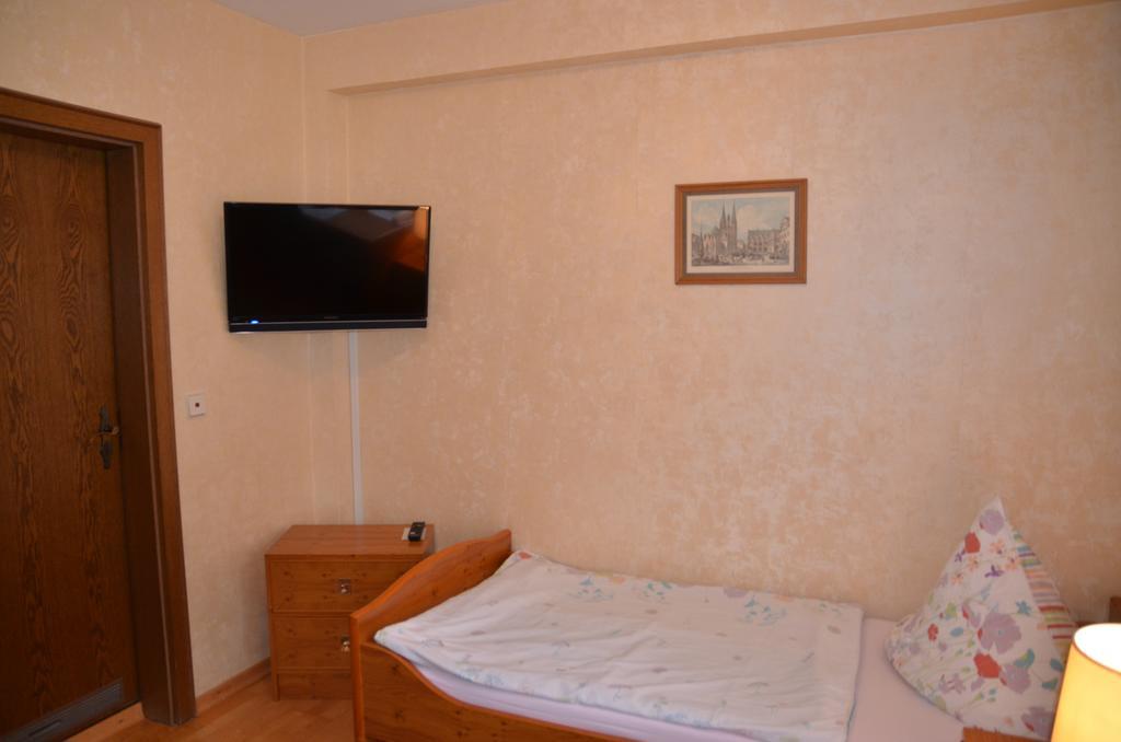 Hotel Waldersee Hannover Bagian luar foto