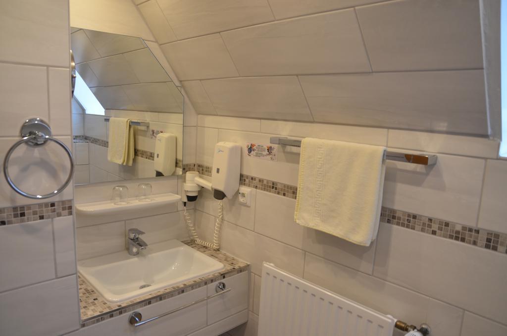 Hotel Waldersee Hannover Bagian luar foto