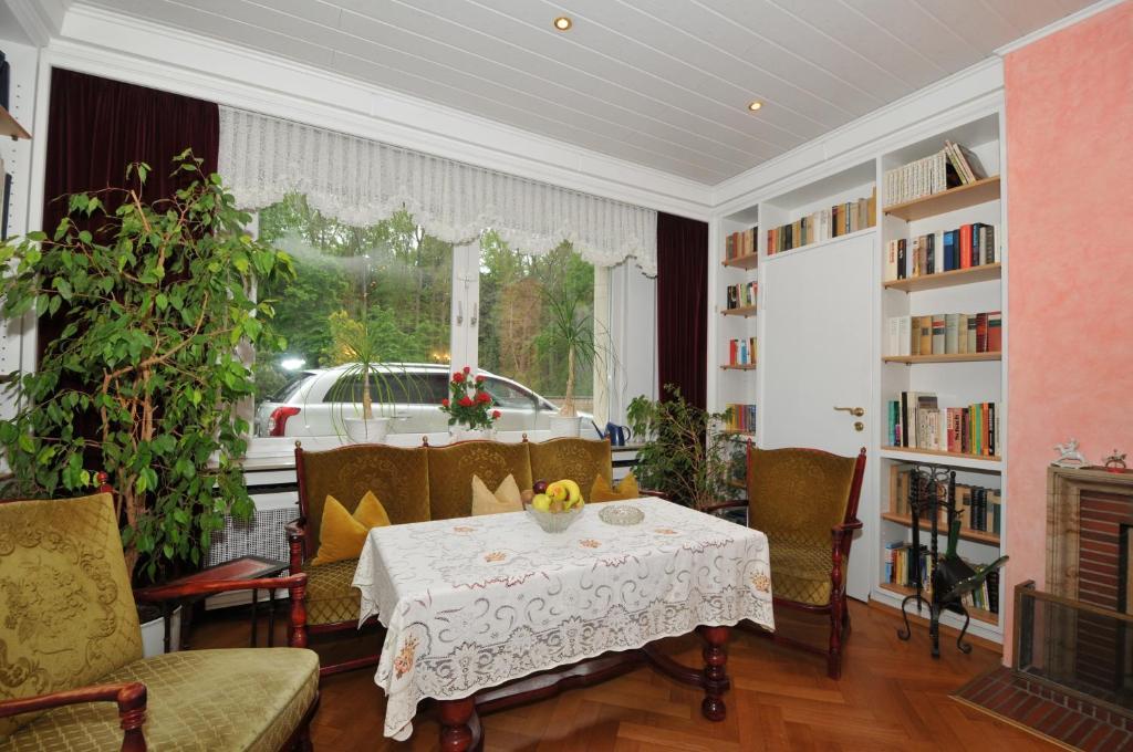 Hotel Waldersee Hannover Bagian luar foto