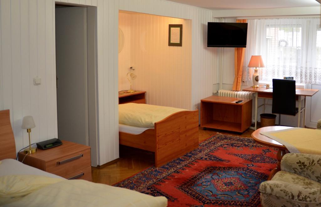 Hotel Waldersee Hannover Bagian luar foto