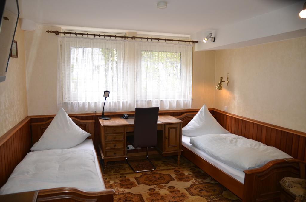 Hotel Waldersee Hannover Bagian luar foto