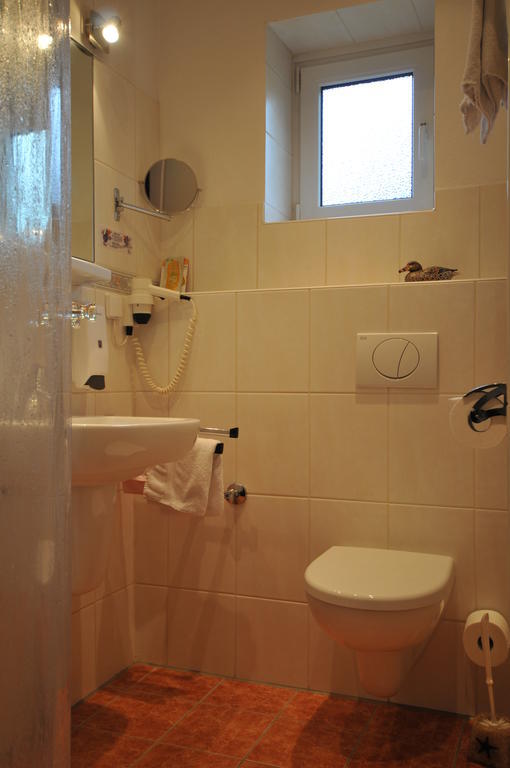 Hotel Waldersee Hannover Bagian luar foto