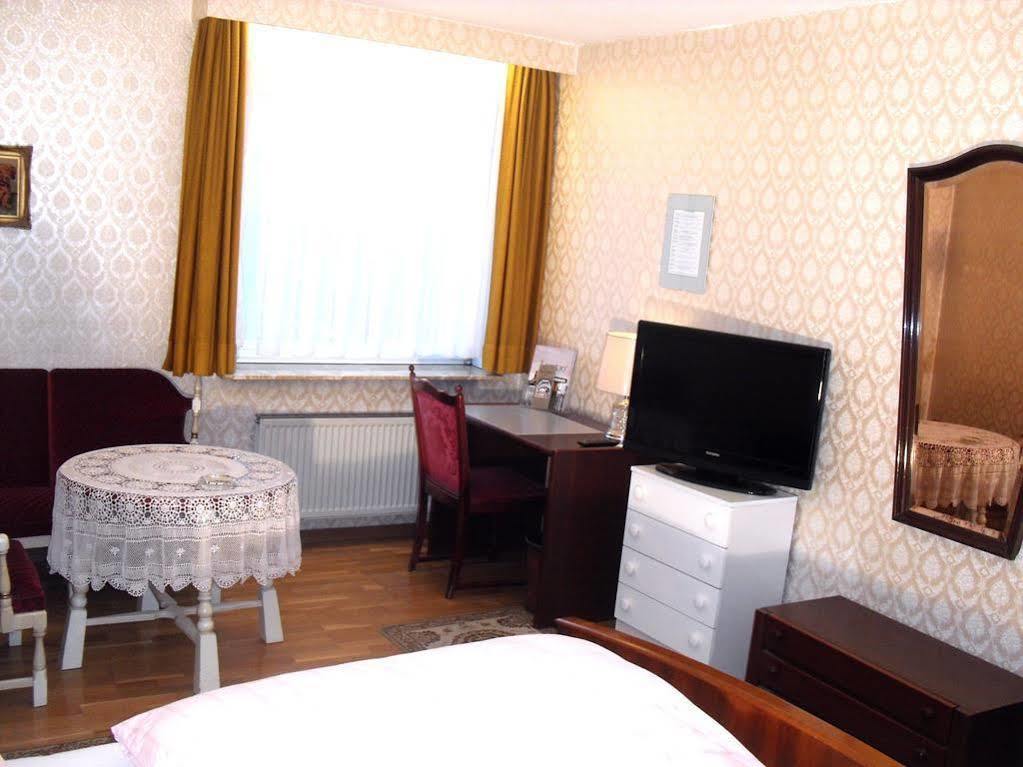 Hotel Waldersee Hannover Bagian luar foto
