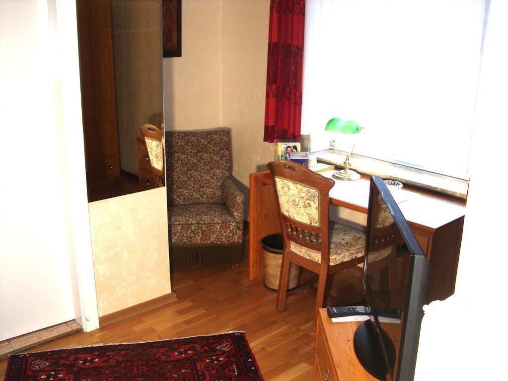 Hotel Waldersee Hannover Bagian luar foto