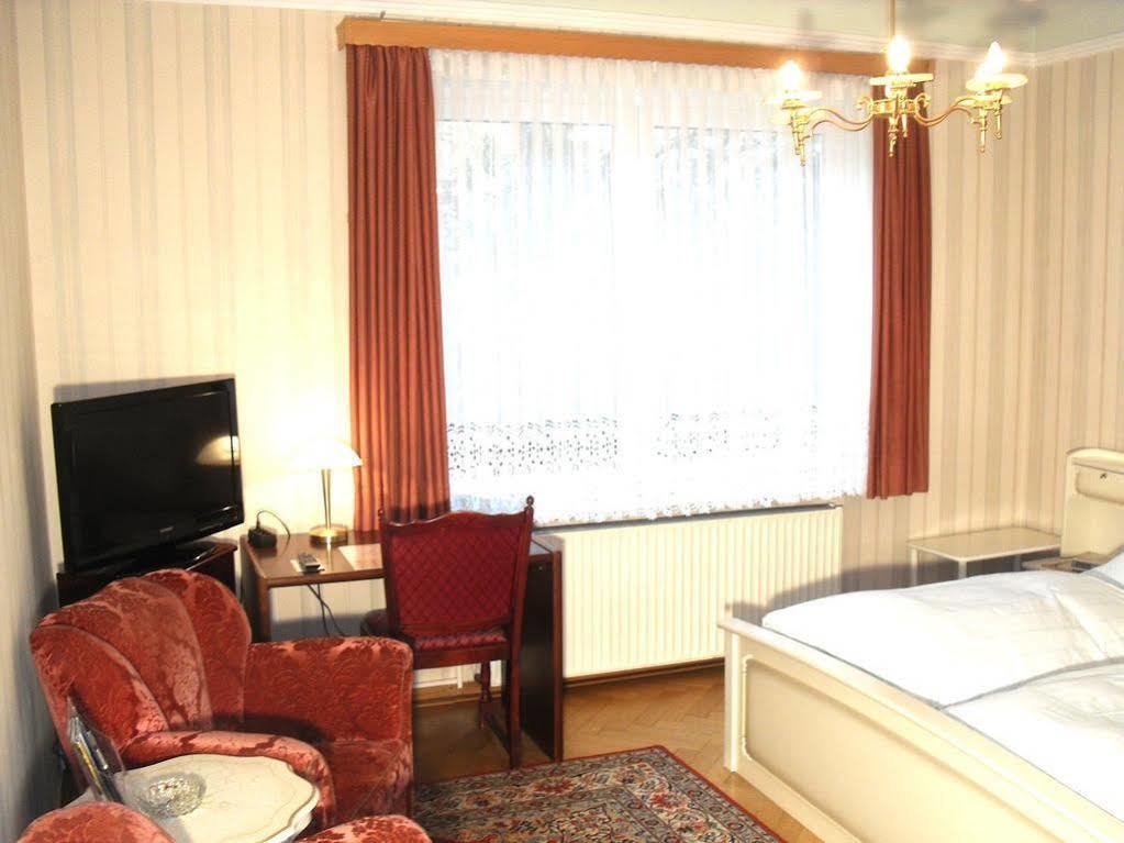 Hotel Waldersee Hannover Bagian luar foto